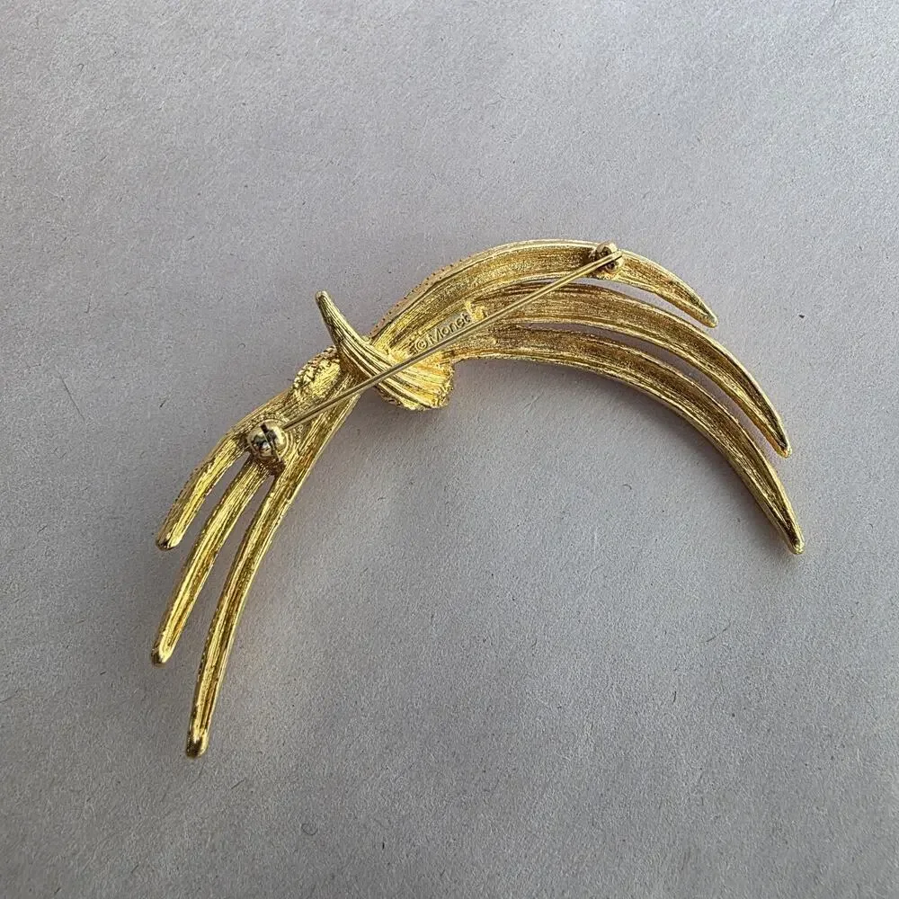 Monet Brooch Gold Tone Textured Ribbon Swirl Vintage Signed 1980s‎ Statement Pin